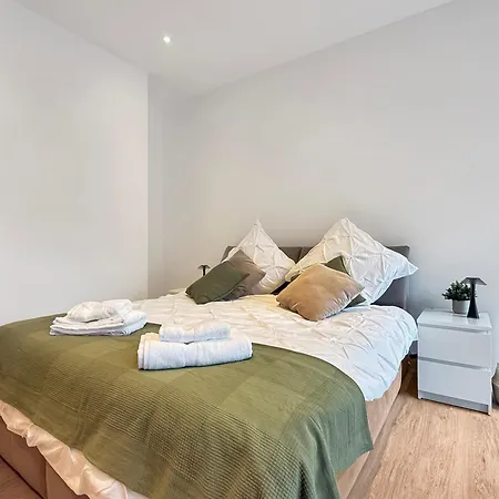 Rbj Immobilien *