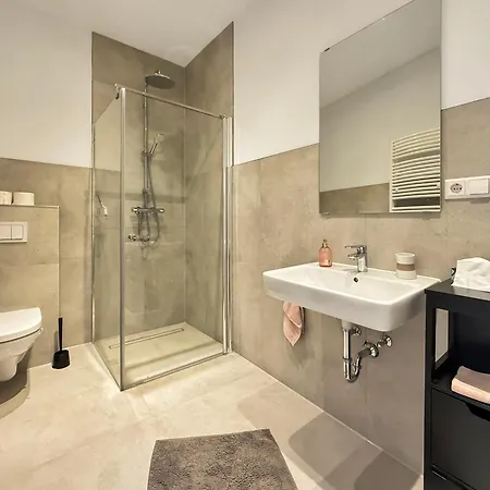 Rbj Immobilien *