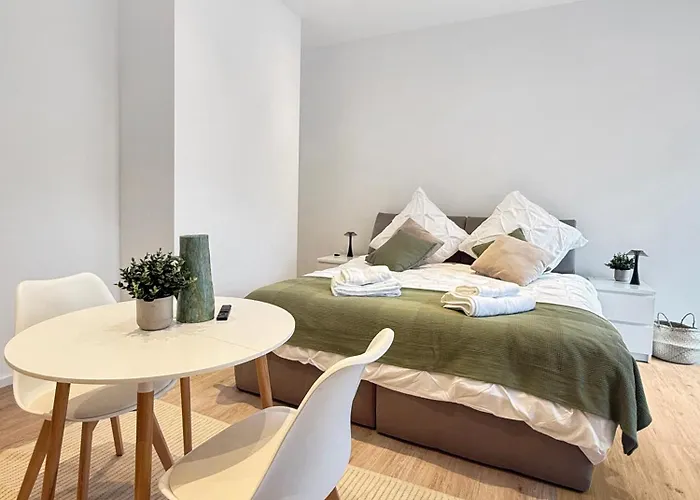 Rbj Immobilien *